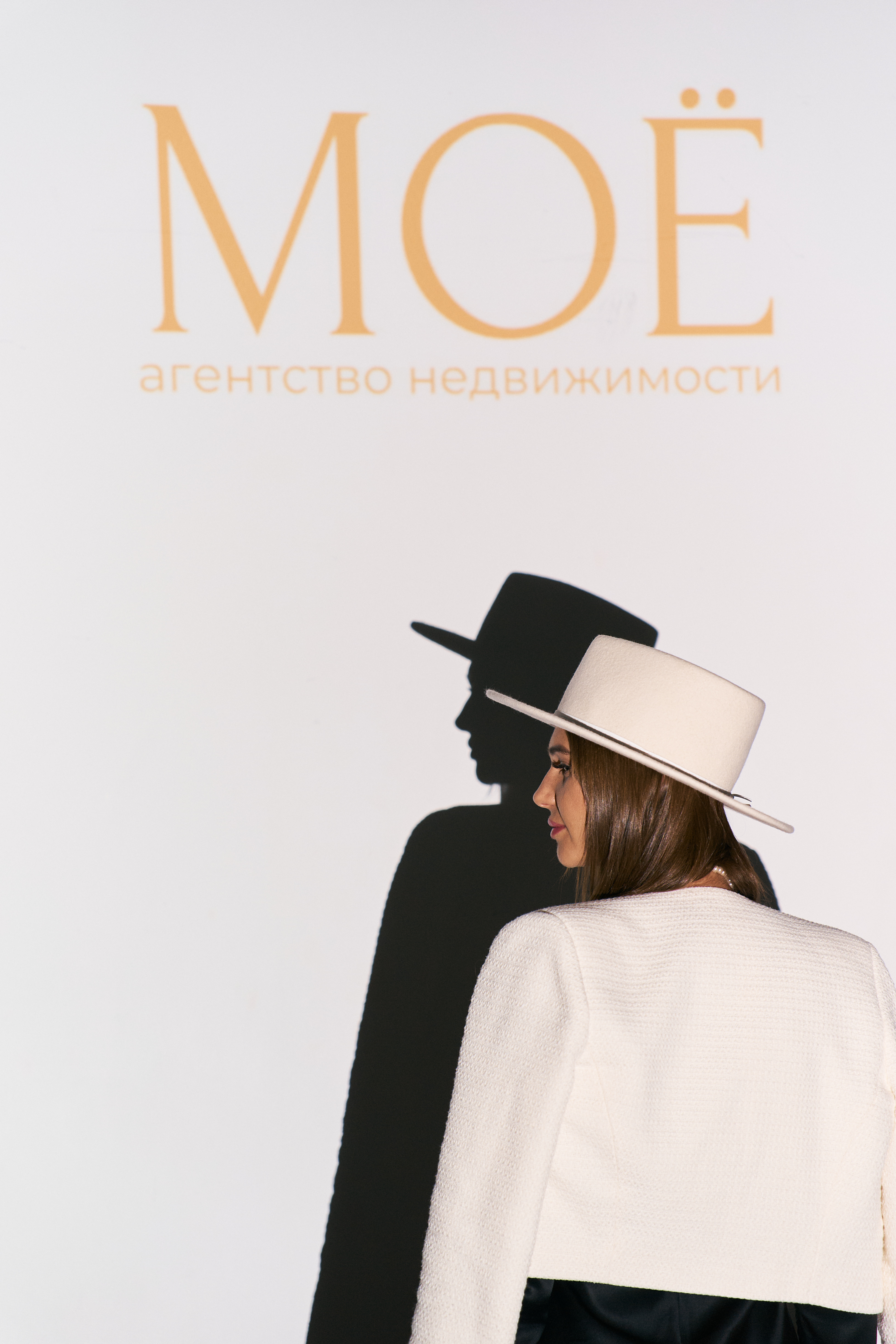 Представитель агентства МОЁ в профиль